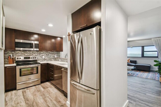 Foto del edificio - 4141 Bayshore Blvd