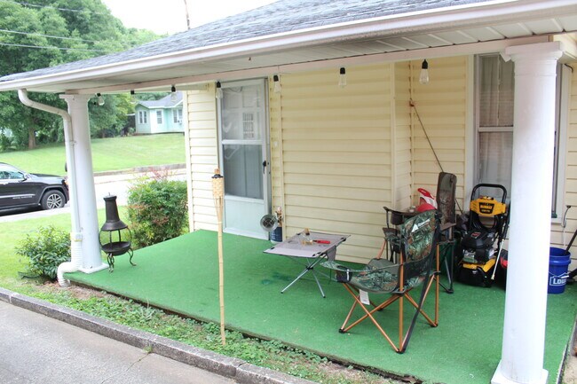 Porche lateral - 60 Pulliam St