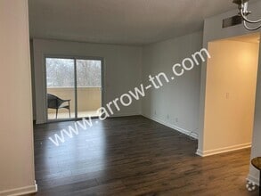 Building Photo - 515 Basswood Ave