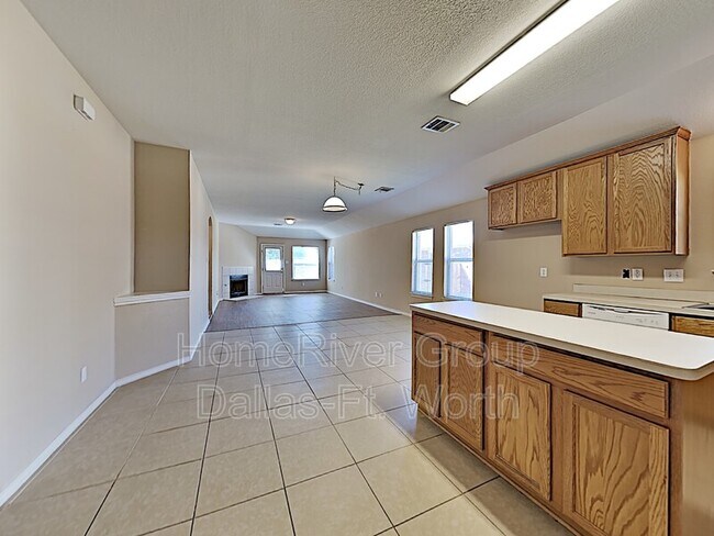Building Photo - 702 Riverhead Dr