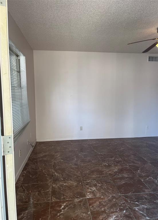 Foto del edificio - 7406 Southgate Ln