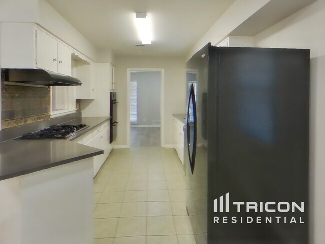 Foto del edificio - 3240 Springwood Ln