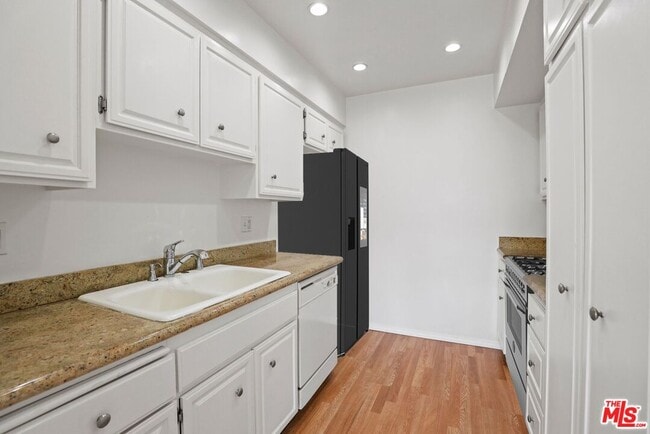 Building Photo - 11908 Dorothy St