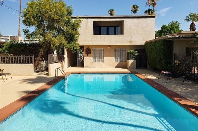 Foto del edificio - 1380 N Indian Canyon Dr