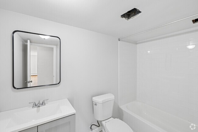 2 habitaciones, 1 baño - 1100 pies cuadrados - Baño - 187 S Allen St