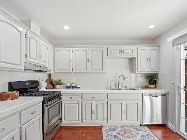 Building Photo - 2019 Malden Ave