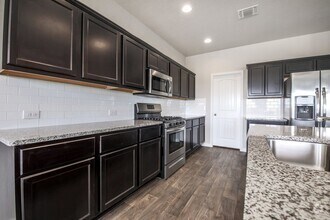 Building Photo - 13935 Belzer Dr