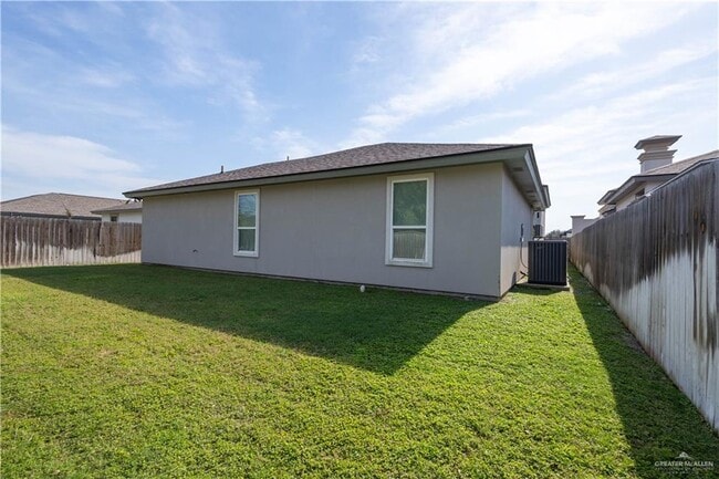 Foto del edificio - 30 Wisteria Ave