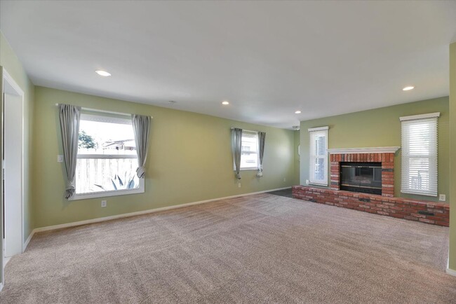 Foto del edificio - 5341 Waring Rd