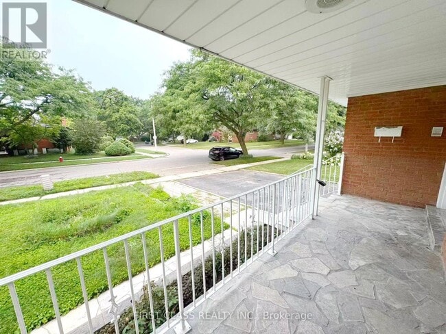 Building Photo - 1353 Myron Dr