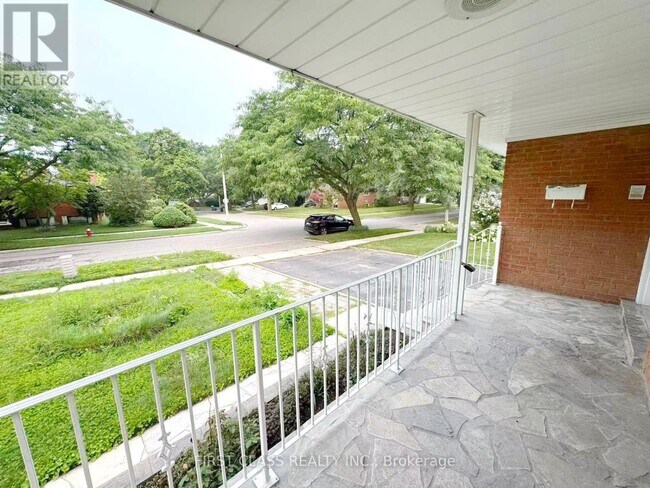 Photo du bâtiment - 1353 Myron Dr