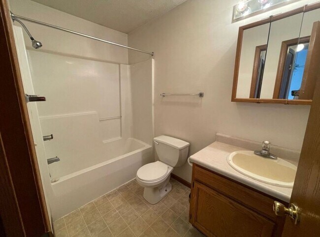 Foto del edificio - DUPLEX...Easy Living Near Purdue – Lawn Care & Snow Removal Included