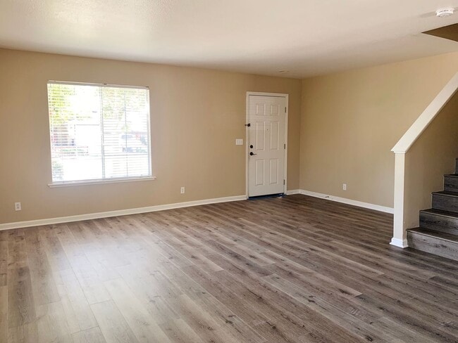 Foto del edificio - 4 Bedroom Home in Hollister  - No App Fee