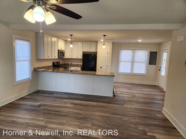 Building Photo - 3 br, 2.5 bath House - 704 4th Street