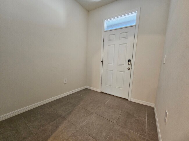 Foto del edificio - 8652 Milestone Dr