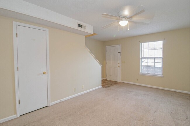 Foto del edificio - 117 Hickory Trace Rd