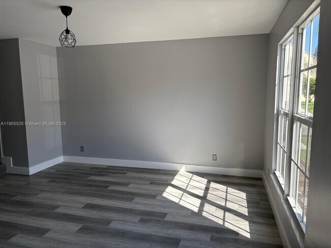 Foto del edificio - 2892 S Cambridge Ln