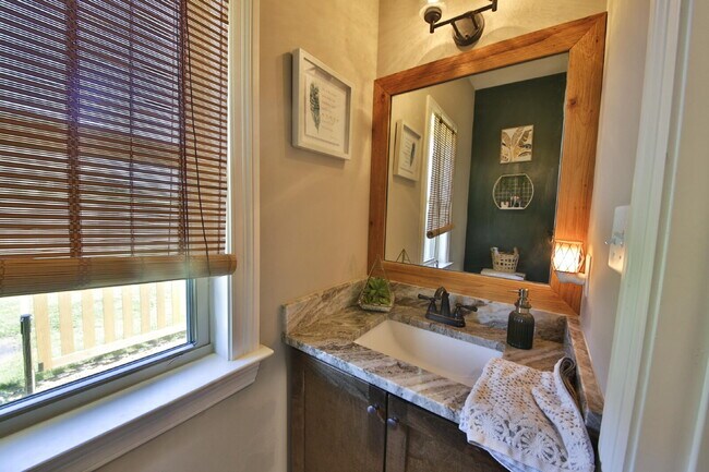 Foto del edificio - Luxurious 5 bedroom home in Atoka has it all!