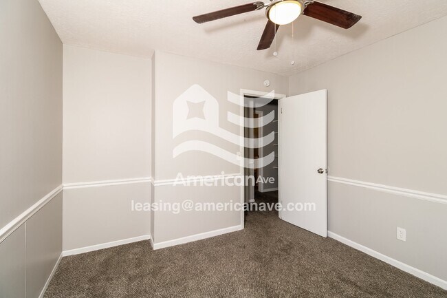 Building Photo - 10 Burdock Cir