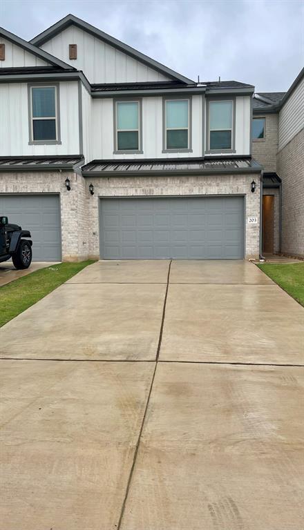 Building Photo - 2725 Woodall Dr