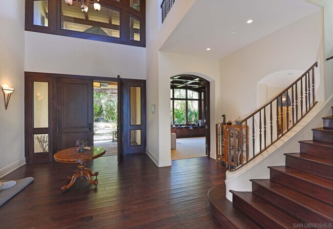 Building Photo - 6717 La Jolla Scenic S Dr