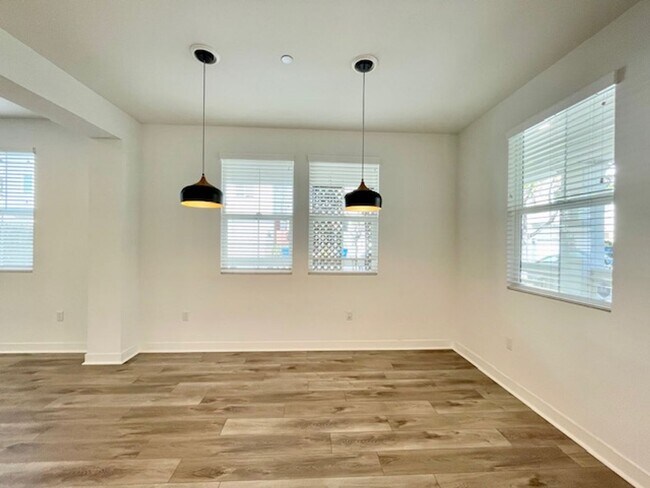 Foto del edificio - Spacious Newer Townhome in great Goleta Location
