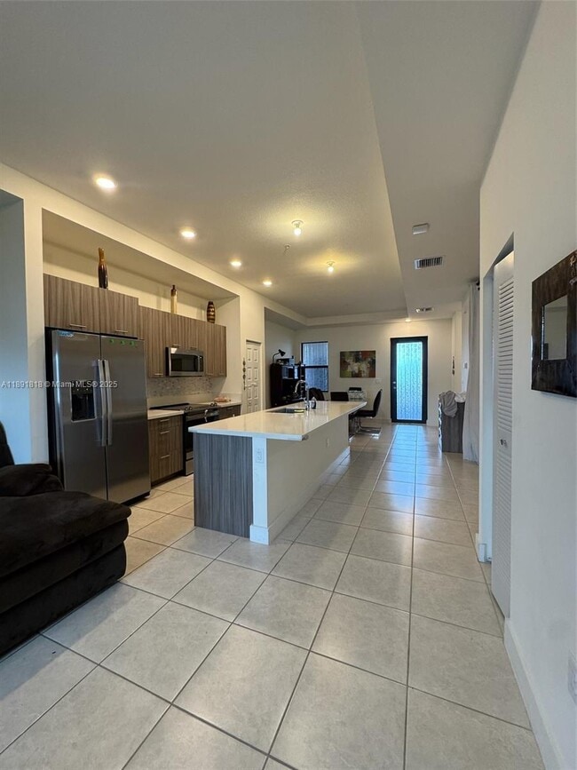 Foto del edificio - 7915 NW 104th Ave