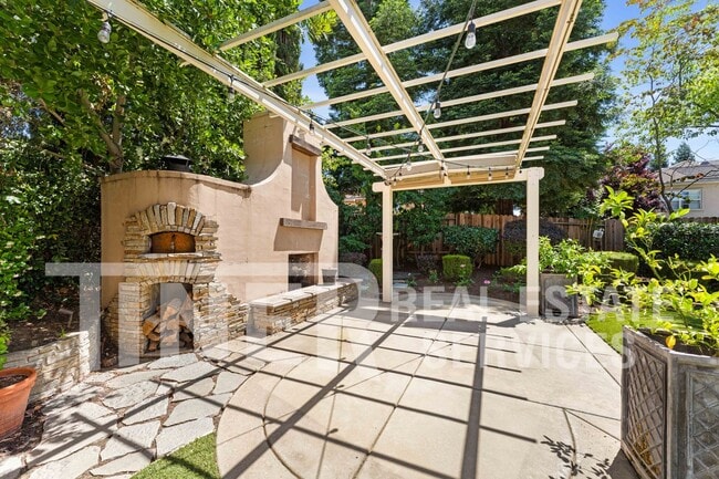 Building Photo - 95 Valley Falls Pl