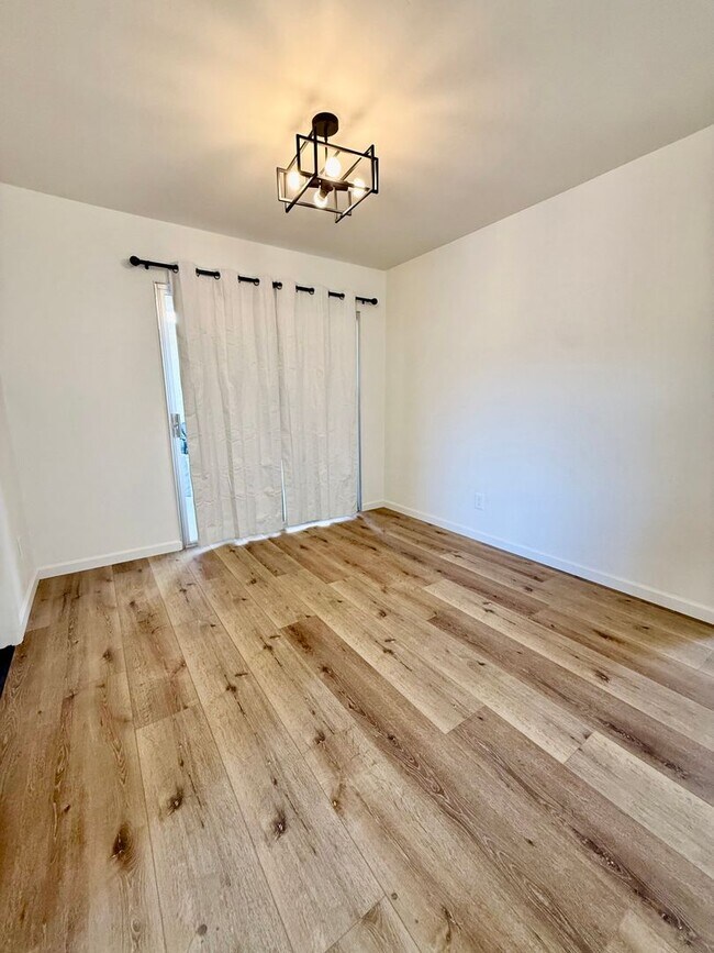 Foto del edificio - 2 BEDROOM 1 BATH HOME IN PASO ROBLES!! SIE...
