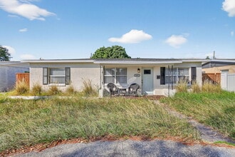 Building Photo - 541 40th Ave NE