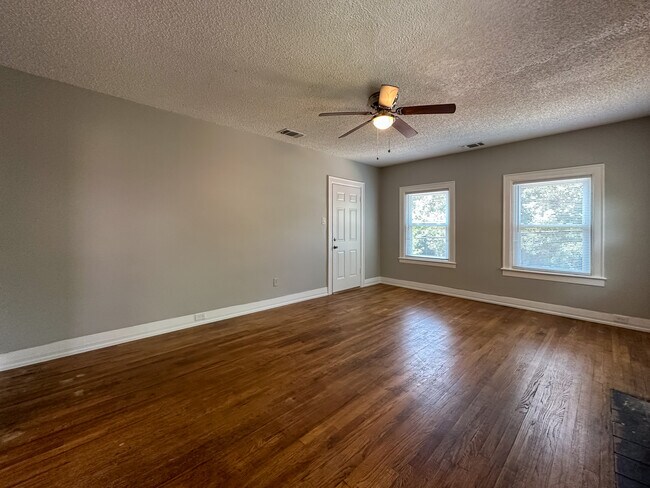 Living Room - 816 S Chilton Ave