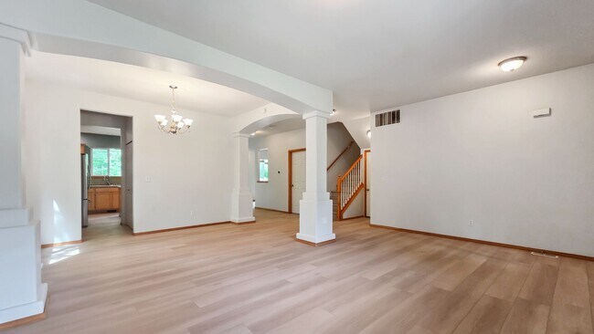 Foto del edificio - 5BR/3BA End Unit with Greenbelt View in Lynnwood