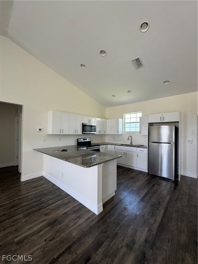 Foto del edificio - 8036 Buttercup Cir