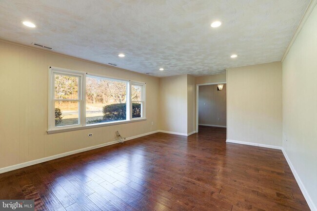 Building Photo - 1013 Westbriar Dr NE
