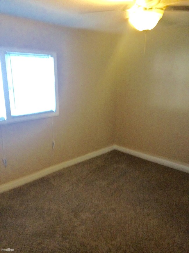 Building Photo - 1605 Granger Dr