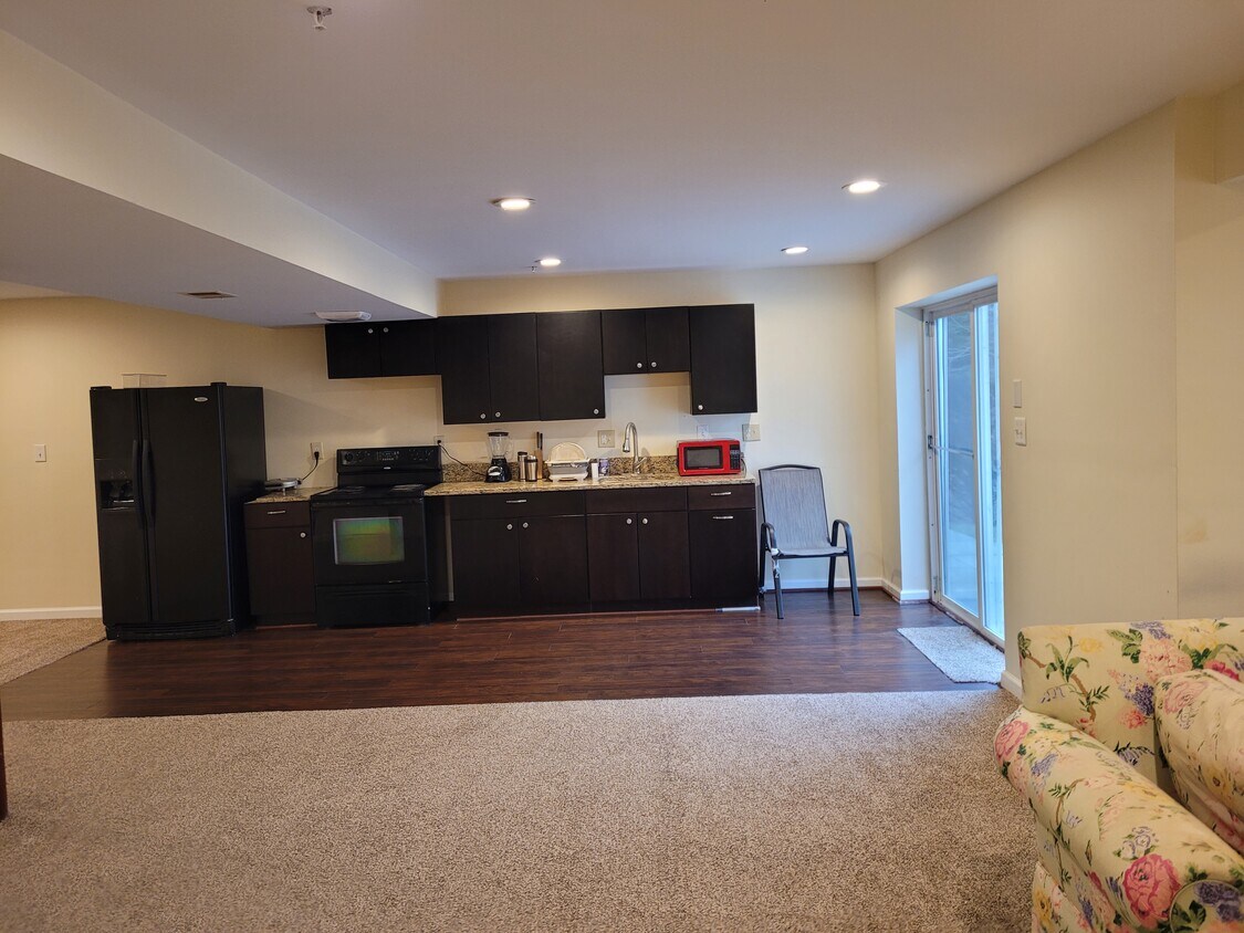 Foto principal - 9402 Trumpet Ln