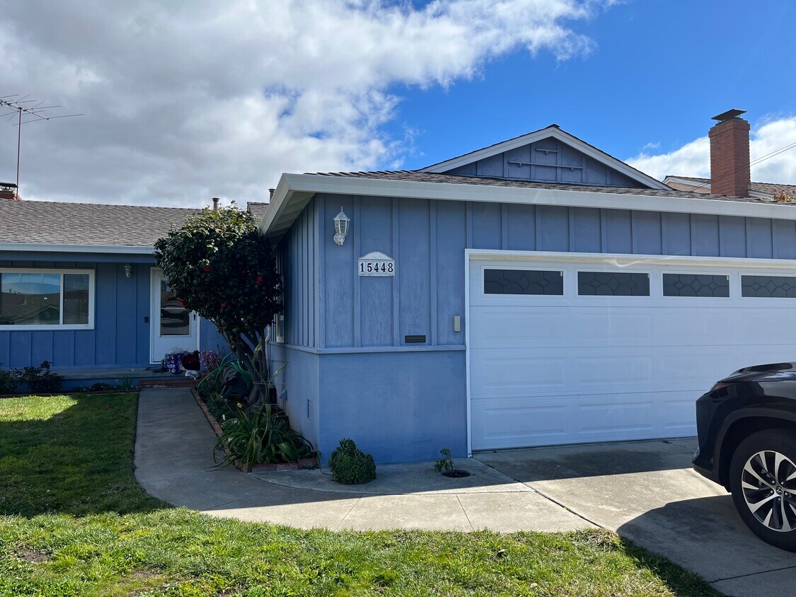 Primary Photo - 15448 Jutland St