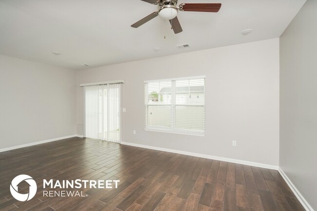 Foto del edificio - 2089 Paddle Wheel Dr