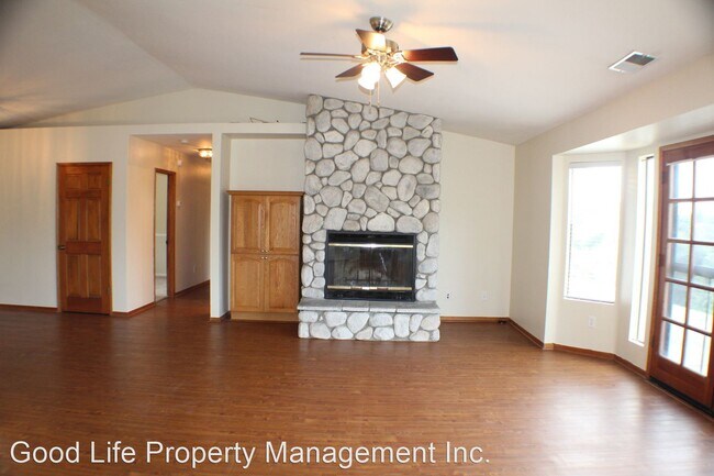 Building Photo - 3 br, 2 bath House - 1032 Summit Trl