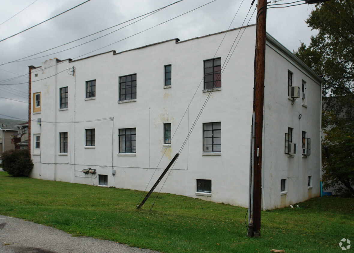 Building Photo - 2 Glenwood Ave