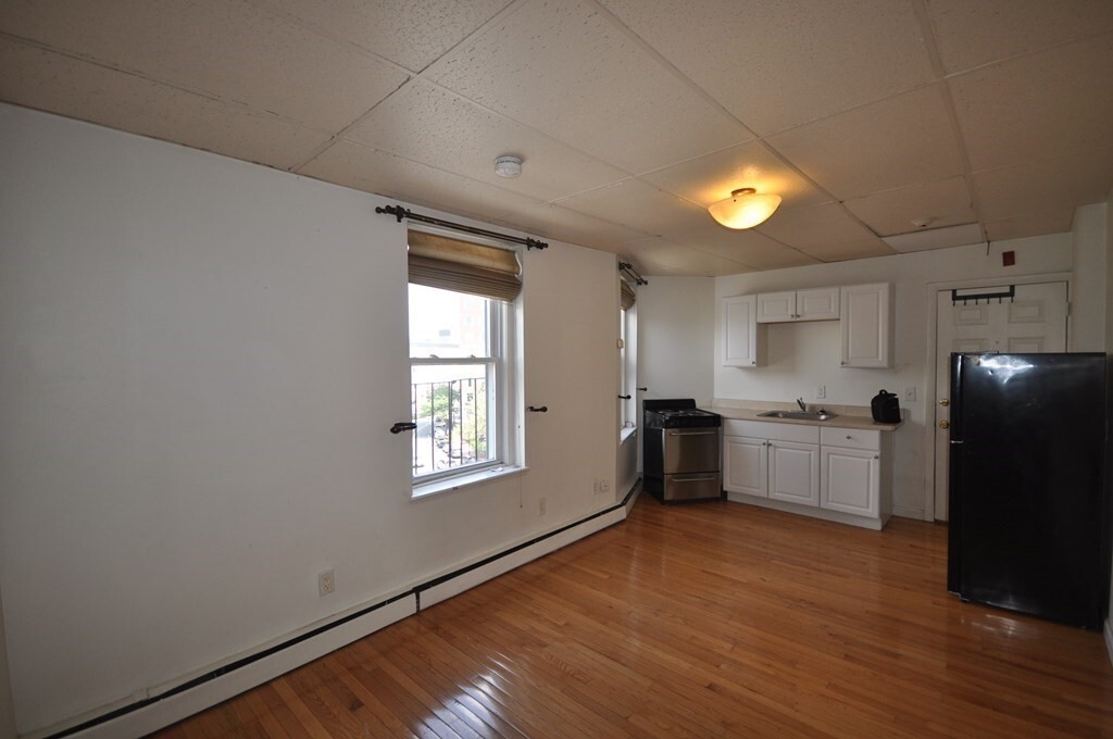 Primary Photo - 7 Bowdoin St