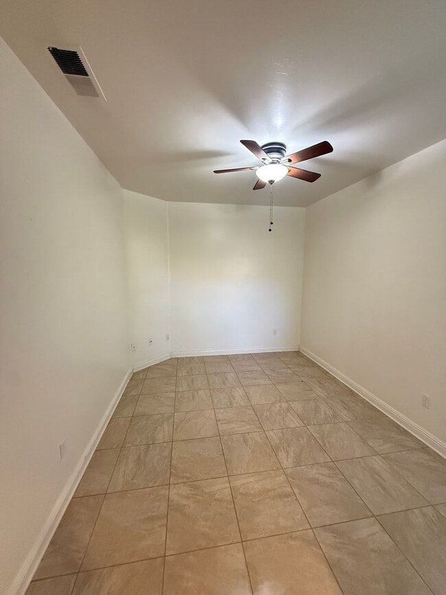 Building Photo - Elegant 3-Bedroom Home in Seven Oaks