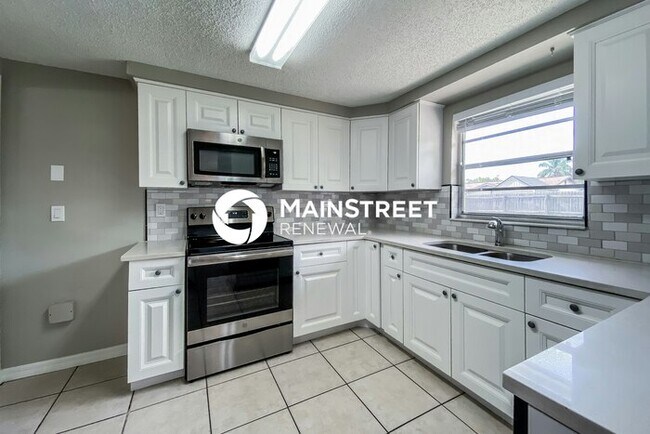 Building Photo - 3 Bedroom Pet-Friendly Home in New Port Ri...