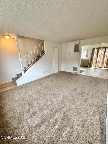 Building Photo - 827 Belli Dr