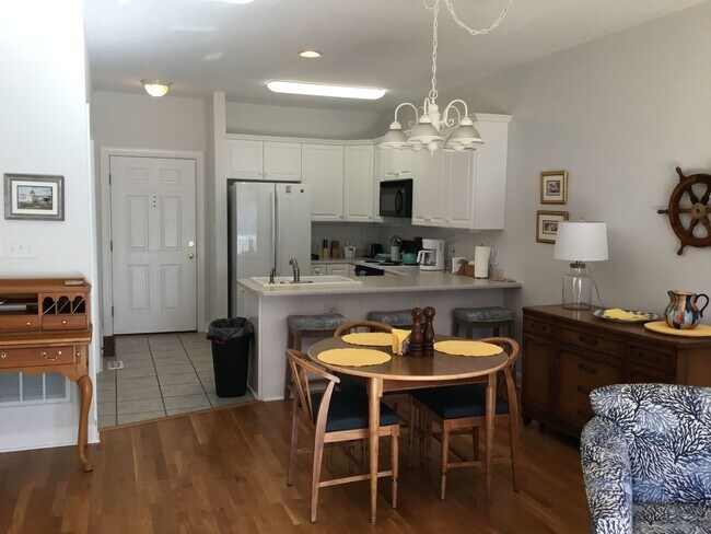 Foto del edificio - Furnished Condo In Southport - All Utilities Included - 3 month lease only