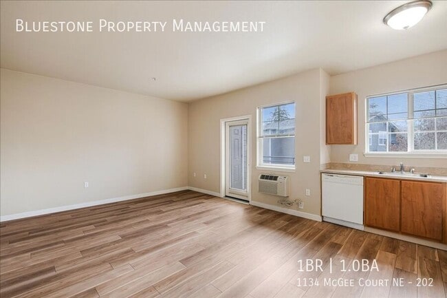 Foto del edificio - 1134 Mcgee Ct NE