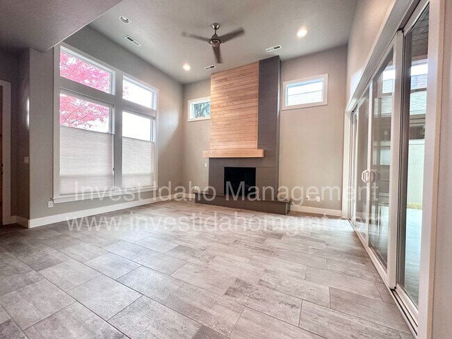 Foto del edificio - Rarely available in the most preferred River District! Available June 2026