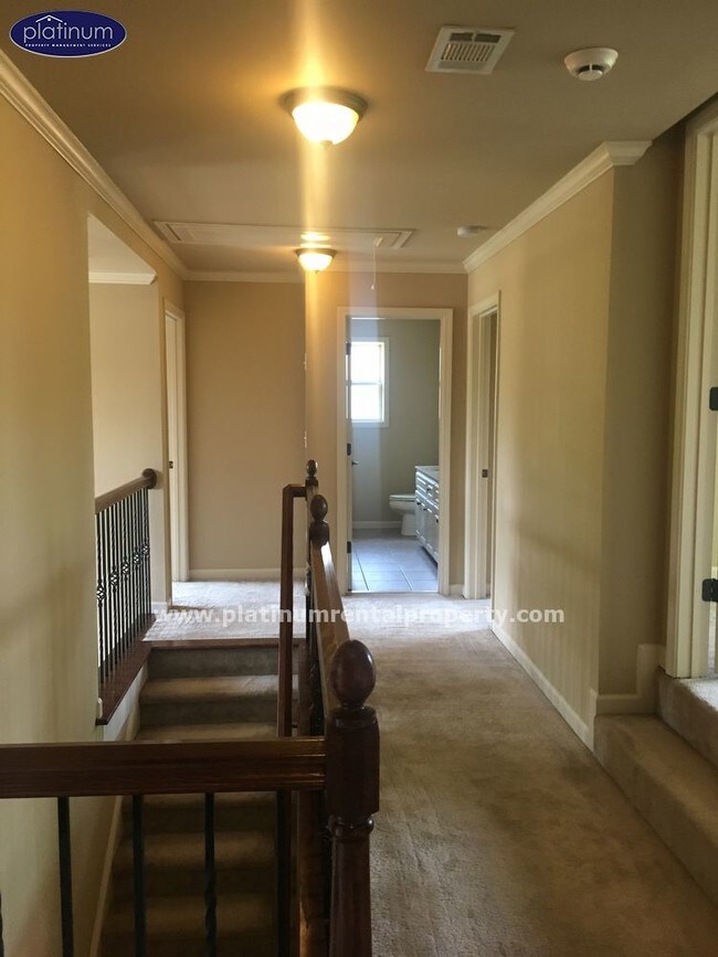 Building Photo - 9070 Maple Run Trl