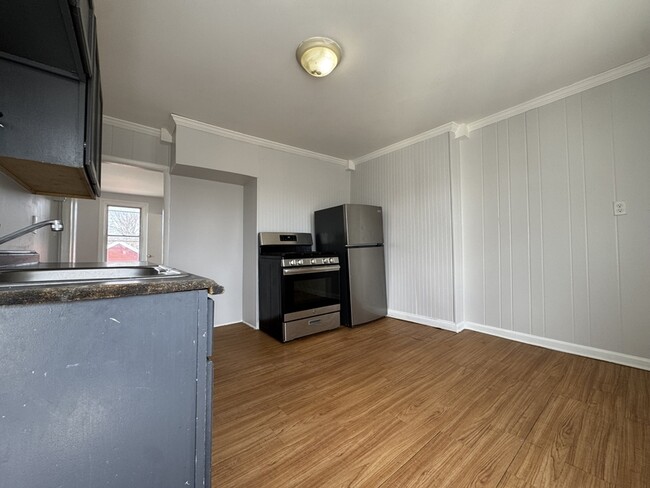 Building Photo - 317 2nd St