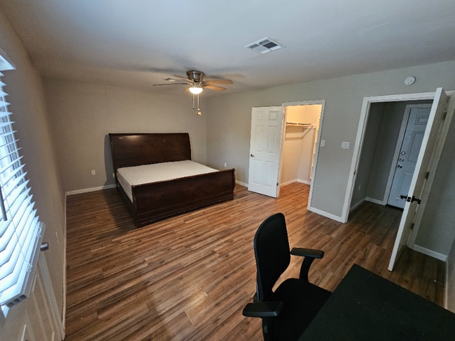 Photo - 19403 Youngtree Cir (Houston, TX) House